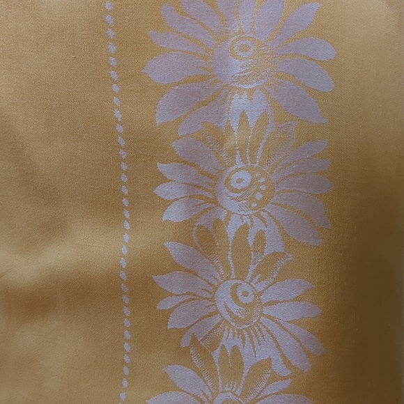 Linen tablecloth in yellow with white daisies - Picture 3 of 3